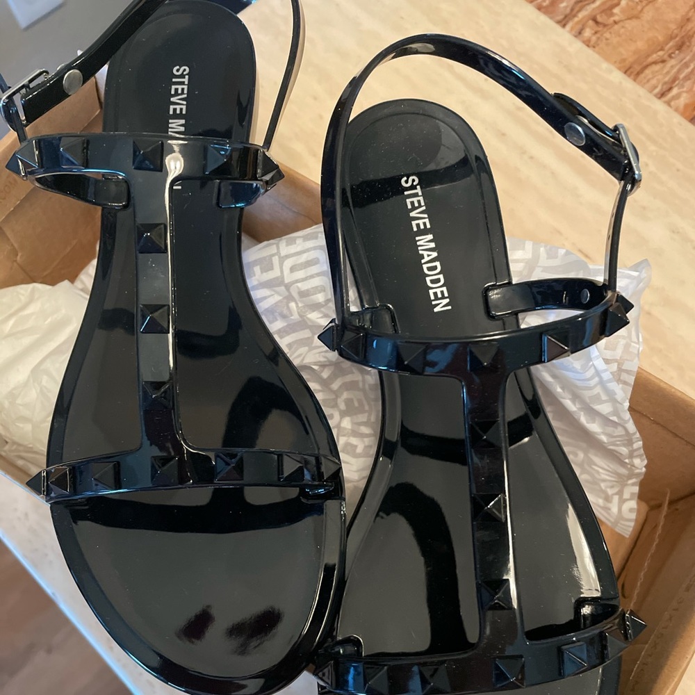 Steve Madden studded jelly sandals -NEW IN BOX!